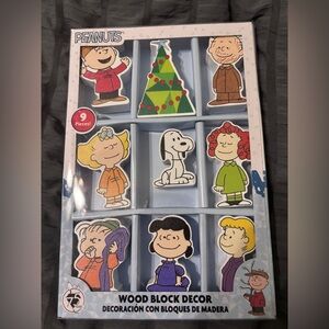75 Years Peanuts Snoopy 9 Pcs. Figurine Set Wood Block Christmas Tabletop Décor